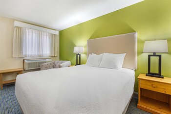 Suite, 1 Queen Bed with Sofa bed, Non Smoking, Refrigerator & Microwave (with Sofabed)