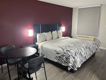 Superior Room, 1 King Bed, Smoking