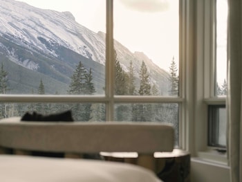 Luxury Room, 1 King Bed (Peak View)