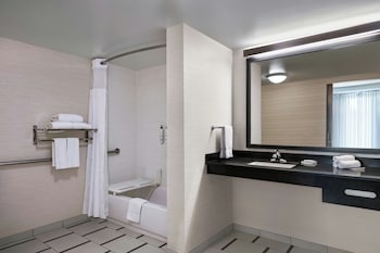Room, 1 King Bed, Accessible Bathtub, Pool View (Balcony)