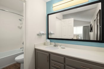 Studio, 1 King Bed with Sofa bed, Tower (Hearing Accessible)