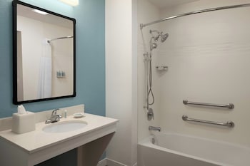 Studio, 1 King Bed with Sofa bed (Mobility Accessible, Tub)