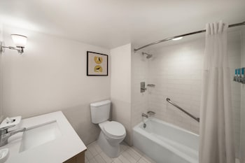 Deluxe Room, 2 Queen Beds, Accessible, Non Smoking