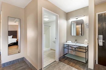 Suite, Multiple Beds, Non Smoking