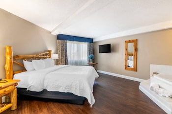 Suite, 1 King Bed, Non Smoking, Jetted Tub