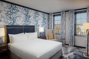 Room, 1 King Bed, Accessible, Bathtub (Mobility & Hearing)