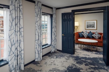 Suite, 1 Bedroom (Parlor)