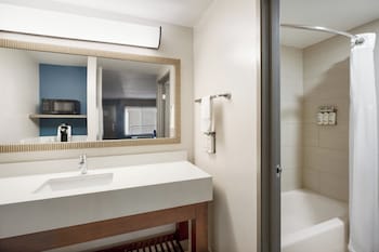 Suite, 2 Queen Beds, Pool View