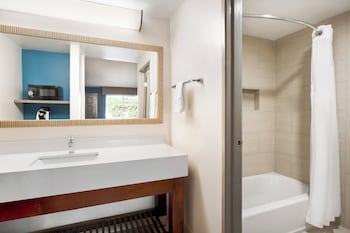 Standard Room, 1 King Bed (Leisure)