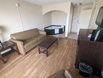 Suite, 1 King Bed, Jetted Tub (2 Room, Smoke Free)