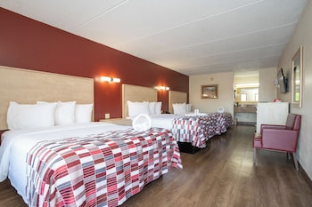 Deluxe Room, Non Smoking (3 Queen Beds, First Floor)