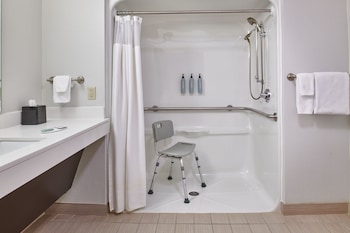 Room, 2 Double Beds, Roll-in Shower