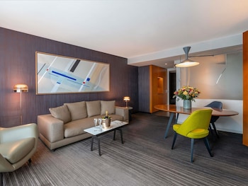 Suite, 1 King Bed (Prestige)