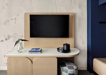 Room (Essential)