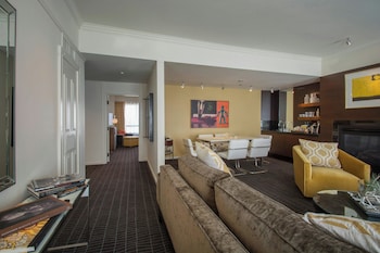 Suite (9 -Gallery Suite)
