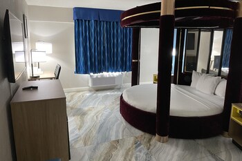 Room, 1 Queen Bed, Accessible, Smoking (Mobility)