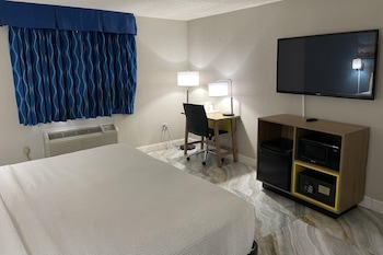 Room, 1 King Bed, Accessible, Non Smoking (Mobility)
