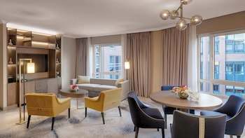Executive Suite, 1 King Bed, Kitchenette