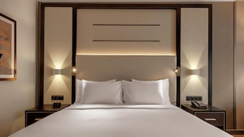 Room, 1 King Bed, Courtyard View
