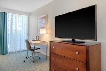 Standard Room, 2 Queen Beds, Pool View