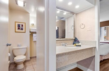 Standard Room, 2 Queen Beds, Non Smoking, Refrigerator
