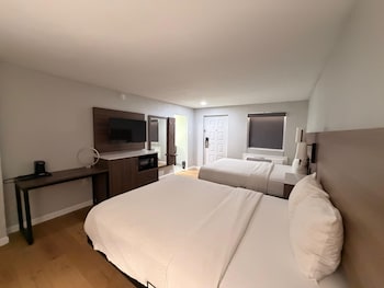 Standard Room, 2 Double Beds, Non Smoking