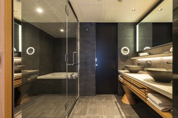 Premium Room, 2 Twin Beds (Castle View, Air Purifier)