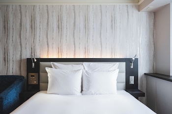 Premium Room, 1 Queen Bed (Central Building)
