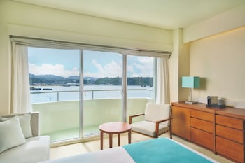 Classic Room, 1 King Bed, Club Lounge Access, Ocean View (Top Floor)