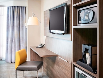 Executive Room, 1 King Bed with Sofa bed