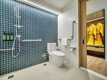 Deluxe Room, 1 King Bed, Accessible