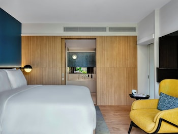 Suite, 1 Bedroom, Balcony, Courtyard View