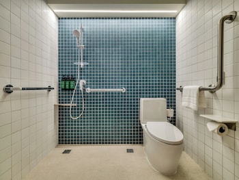 Deluxe Room, 1 King Bed, Accessible