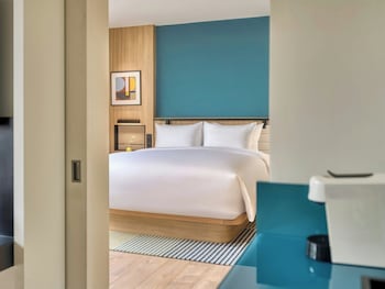 Suite, 1 Bedroom, Balcony, Courtyard View
