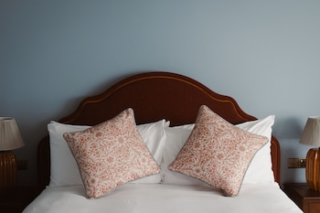 Standard Room, 1 Queen Bed, City View (Classic - 1 Queen bed)