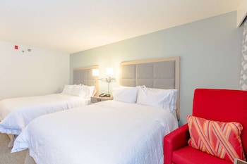 2 Queen Beds with Recliner