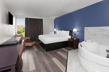 Studio Suite, 1 King Bed, Non Smoking