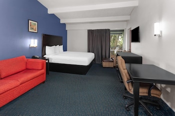 Deluxe Studio Suite, 1 King Bed, Non Smoking