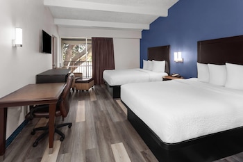 Room, 2 Queen Beds, Non Smoking
