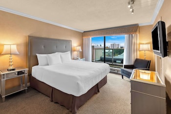 Suite, Multiple Beds, Kitchen, Harbor View