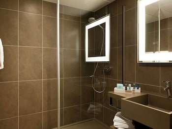 Family Room, Multiple Beds (Family. Shower)