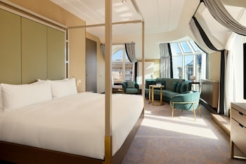 Suite, 1 King Bed, Balcony