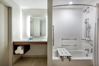 Standard Room, 1 King Bed, Accessible (Communications, Mobility, Access Tub)