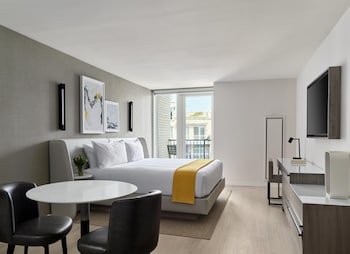 Deluxe Room, 1 King Bed, Balcony