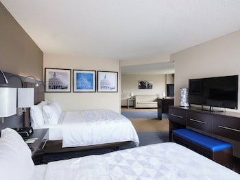 Suite, 2 Queen Beds, Accessible Bathtub (Mobility Access)