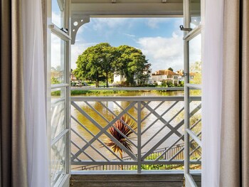 Room, 2 Twin Beds, River View