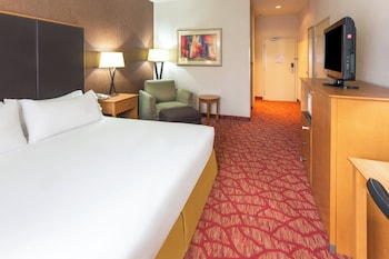 Standard Room, 1 King Bed (Communication, Roll-In Shower)