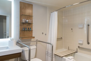 Room, 1 King Bed, Transfer Shower, Non Smoking