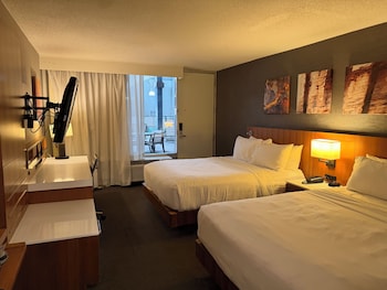 Standard Room, 2 Queen Beds, Non Smoking, Poolside