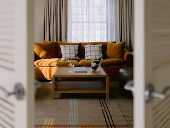 Suite, 1 Bedroom, Corner